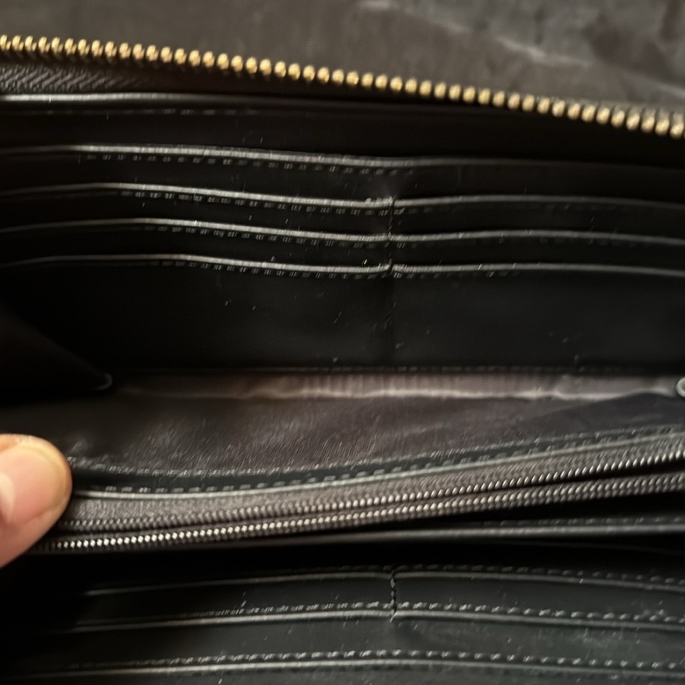 GUESS Wallet - Black preowned - Picture 9 of 17